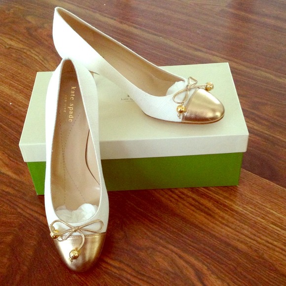 BNWT KATE SPADE ivory gold linen leather pumps