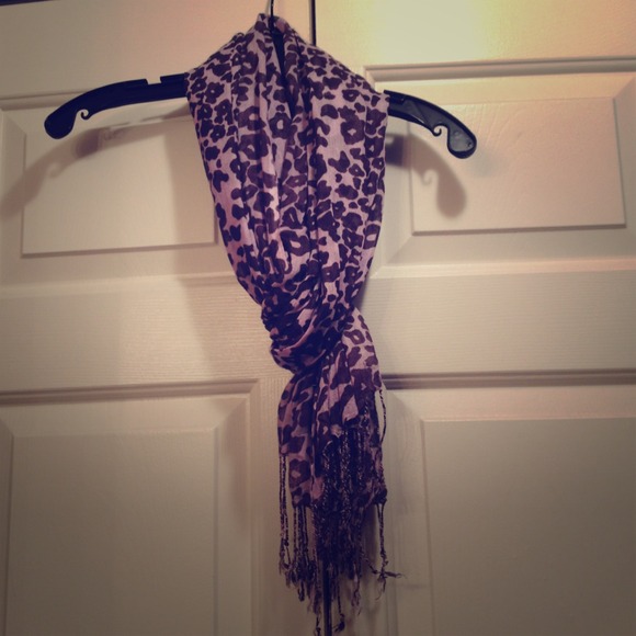 Pink leopard print scarf.