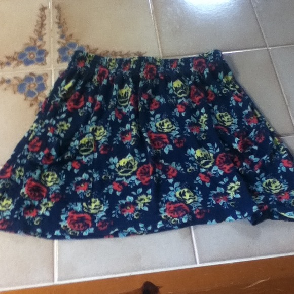 🚫SOLD🚫 Forever 21 Floral blue skirt