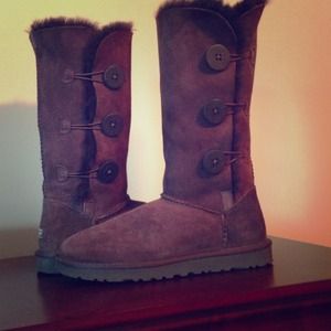 Ugg bailey button triplet chocolate