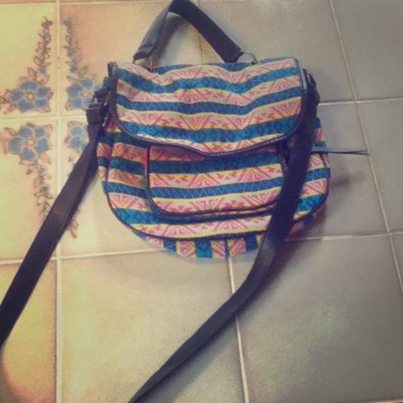 🚫SOLD🚫 Bright tribal bag from pacsun