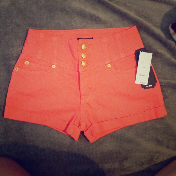 ⭐REDUCED⭐BEBE High Waisted Coral Shorts