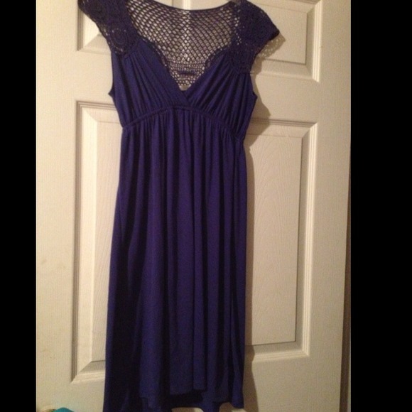 Purple jersey knit dress w/crochet shoulder & back
