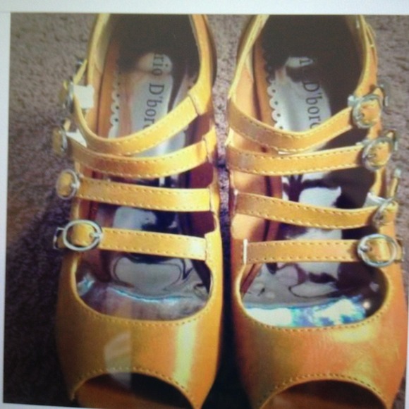 Mustard Pumps