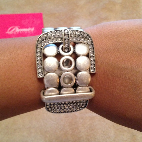 Buckle bracelet - Picture 2 of 4