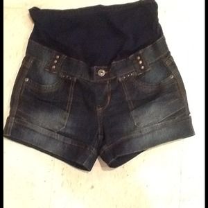 Cute maternity short shorts