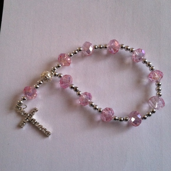 Stretch bracelet with hanging cross.