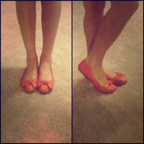 JUST REDUCED deep coral VERY COMFY flats with bow