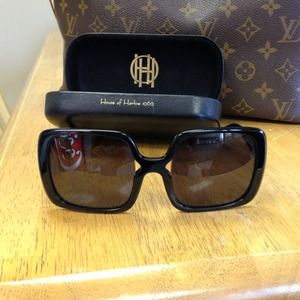 Hold📌House of Harlow oversized square sunglasses.