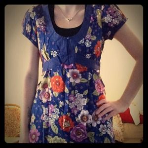 Edmè & esyllte navy and flowery top.