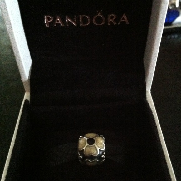 White Daisy Pandora Charm