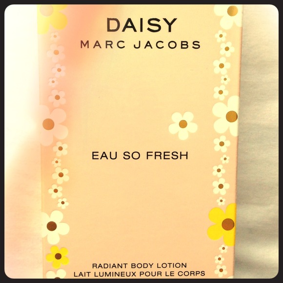 Daisy Marc Jacobs Eau So Fresh Body Lotion