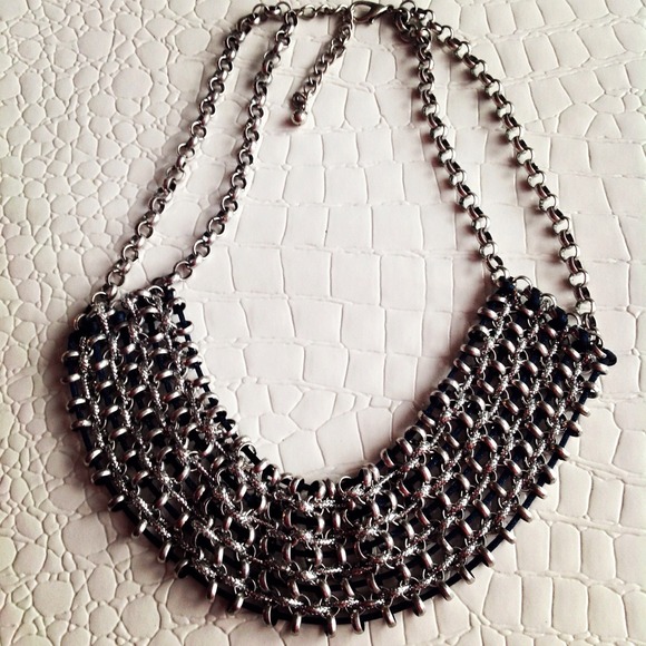 Black/Silvér WEAVED Necklace versatile piece NWOT