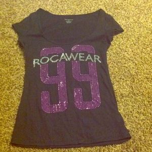 Black rocawear shirt