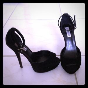 Very trendy ankle sandal heels!