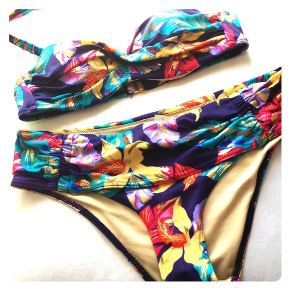 Victoria's Secret Rio Bandeau Swim Suit (NWOT)