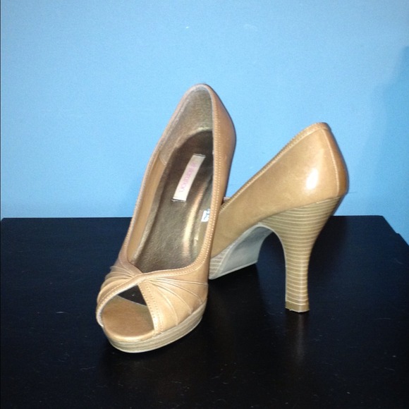 🌟🌟Reduced☀☀☀☀Cute Tan Peep-Toe Heels