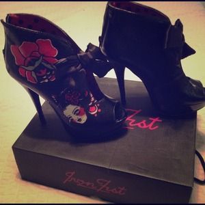 Iron Fist black used heels