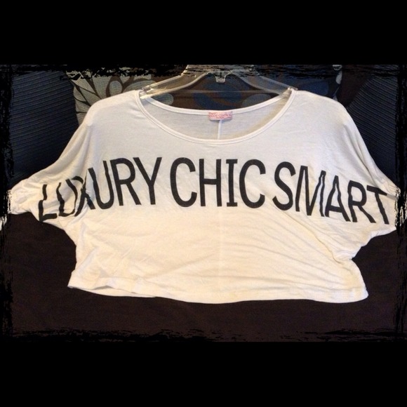 CUTE CROP TOP. NWOT!!!