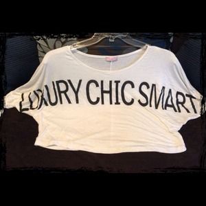 CUTE CROP TOP. NWOT!!!