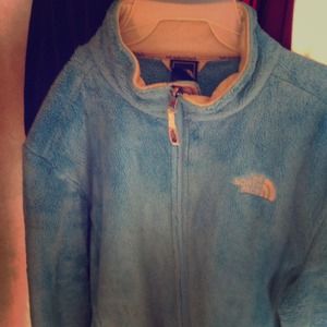 A xl north face coat.