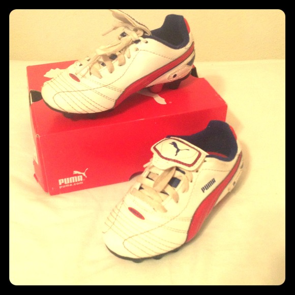 Little boys Puma Cleats size 11