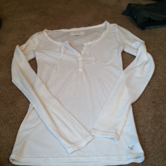 Long sleeve American Eagle shirt!