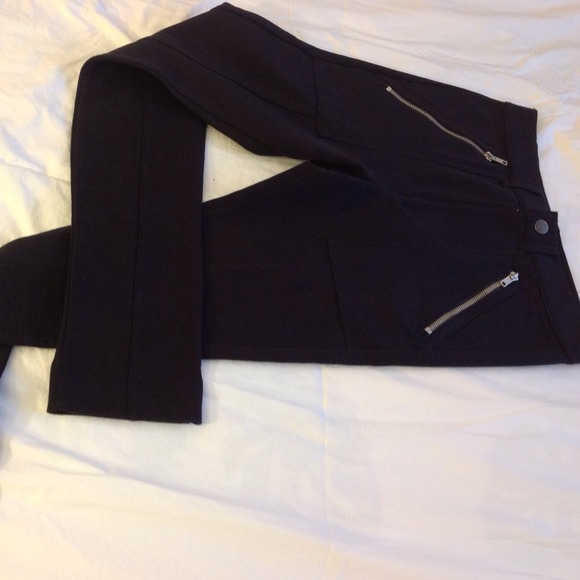 Great black cig pants. With zipper pockets