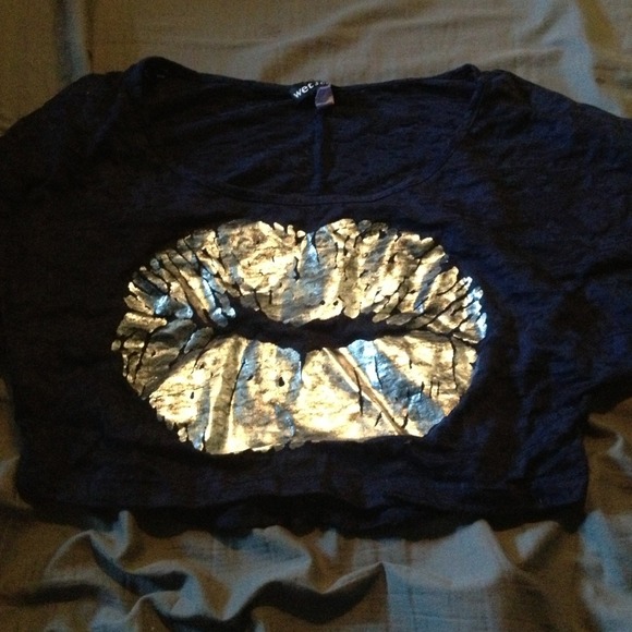 🚫Traded🚫Kisses Navy Blue burnout crop tee