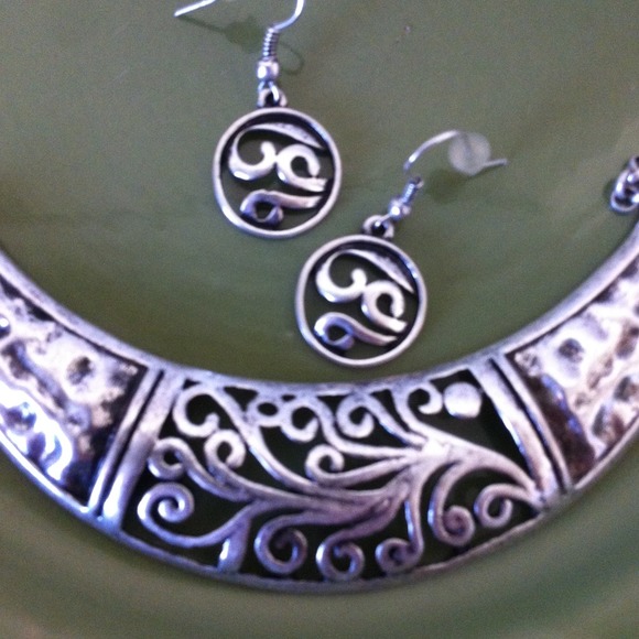 🎀Very Cute Goddess Moon Shape Necklace & Earrings