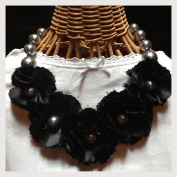Black Flower & Pewter Color Beaded Necklace