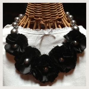 Black Flower & Pewter Color Beaded Necklace
