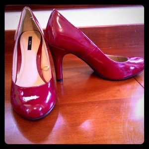 Great condition wine colored heels!