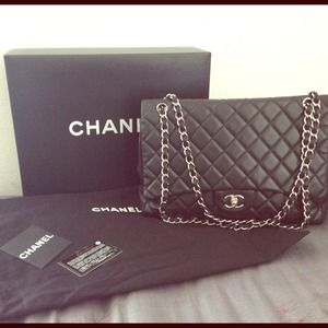 🚨SOLD🚨AUTHENTIC CHANEL MAXI CLASSIC BAG