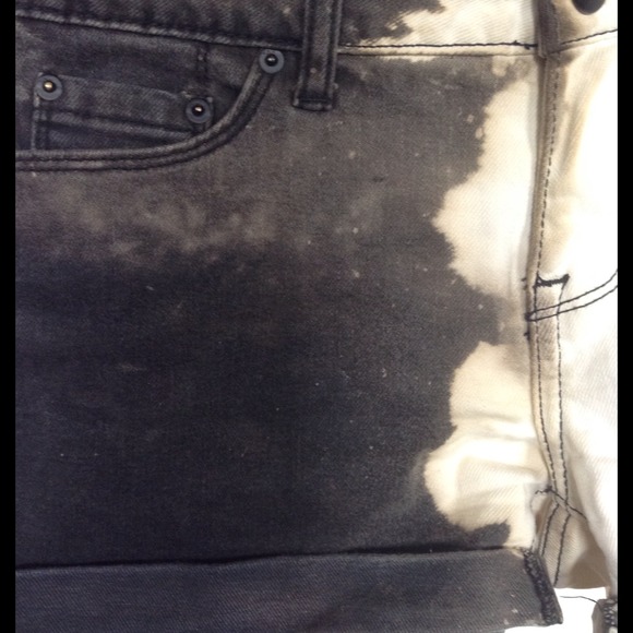 SOLD TO BUFFALO EXCHANGE - Picture 2 of 3