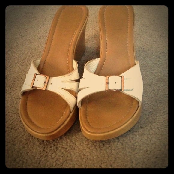SOLD Adorable white wedges