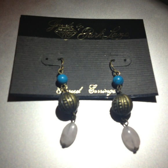 Beautiful Necklace & Matching Earrings - Picture 3 of 3