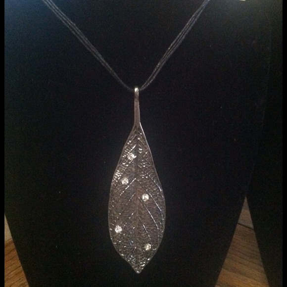 Necklace - Picture 1 of 2