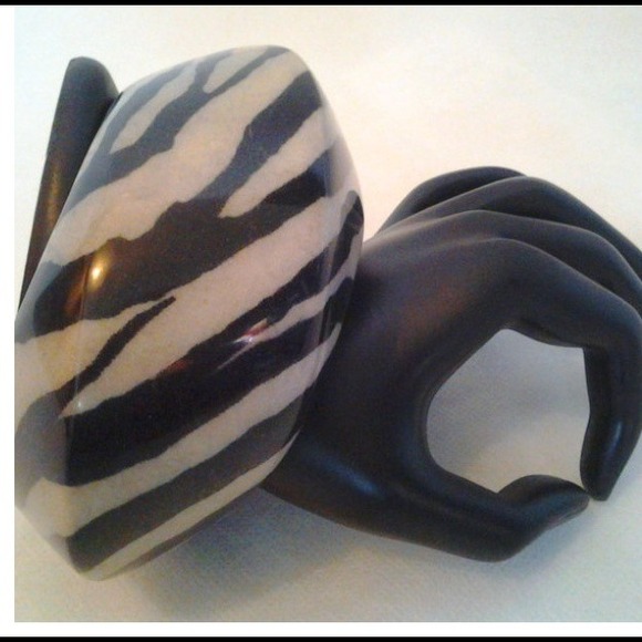 Jumbo zebra print bracelet - Picture 2 of 2