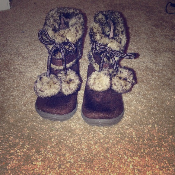 Brown winter toddler boots. Super cute! ❤