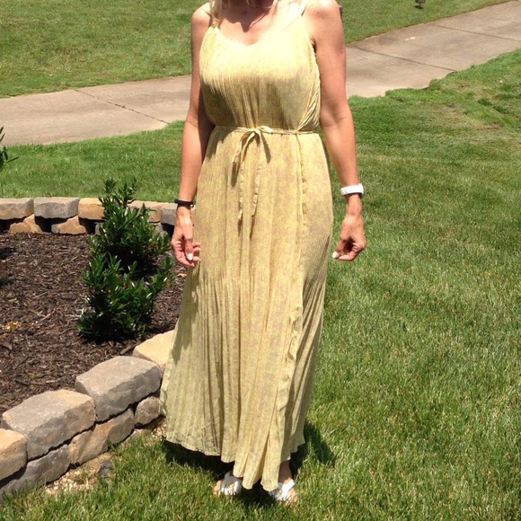 Old Navy Dresses & Skirts - Accordion Pleated Maxi Dress in Yellow and Taupe