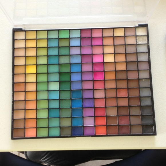 🎨 E.l.f.  144 EYESHADOW PALETTE 🎨 USED