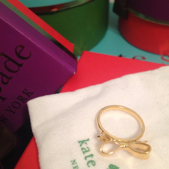 ❌Sold❌Kate Spade Skinny Mini Bow Ring (Size 8) - Picture 2 of 4