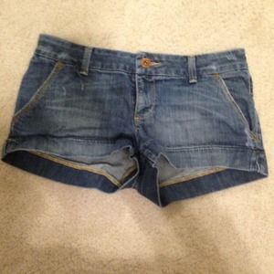 BUNDLE American Eagle shorts and floral skirt