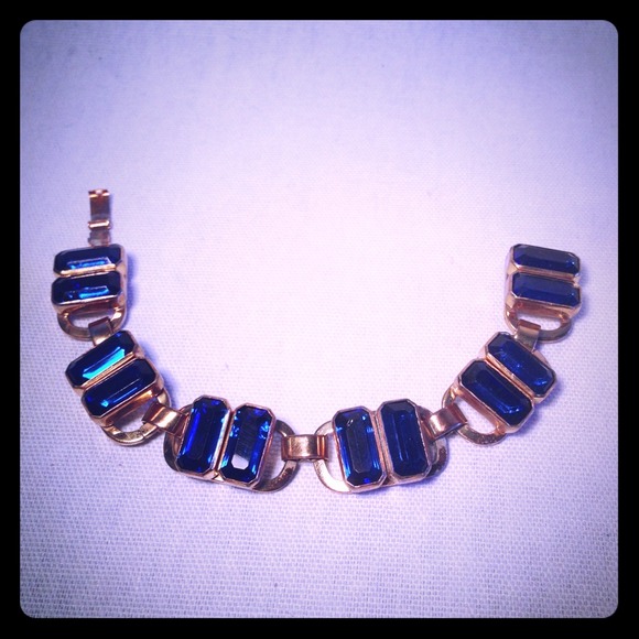 Vintage Monet Bracelet w/Faceted Glass Details