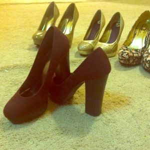 Stunning purple heels!