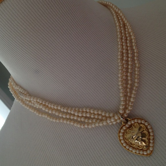 Beauty! Pearl and gold heart statement from Paris!