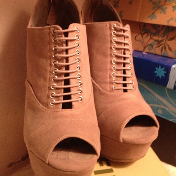 Beige wedge
