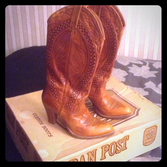 Cowgirl boots- Dan post