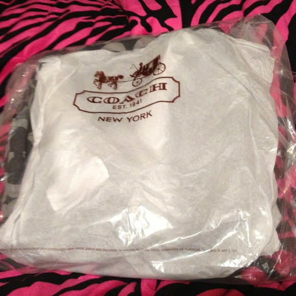 STUNNING SILVER AND DENIM COACH BACKPACK👌 - Picture 4 of 4